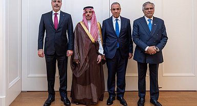 Bakan Fidan, Türkiye-Mısır-Pakistan-Suudi Arabistan Dışişleri Bakanları Toplantısı'na katıldı