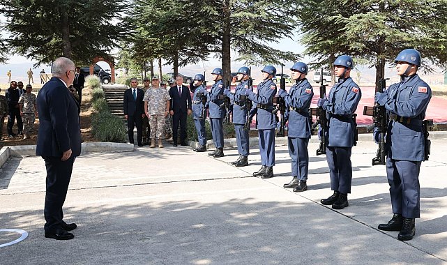 Bakan Güler, Afyonkarahisar'da birlikleri denetledi