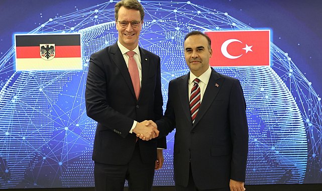 Bakan Kacır, Almanya'nın Kuzey Ren-Vestfalya Eyaleti Başbakanı Wüst ile bir araya geldi