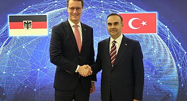 Bakan Kacır, Almanya'nın Kuzey Ren-Vestfalya Eyaleti Başbakanı Wüst ile bir araya geldi
