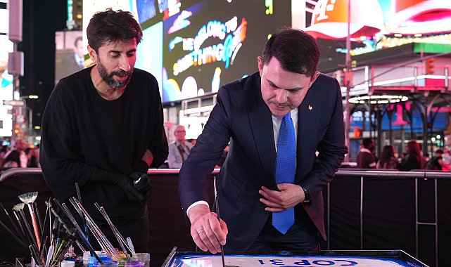 Bakan Kurum: Times Meydanı'nda ebru sanatımızla hem COP31 tanıtımını yapıyoruz hem hedeflerimizi paylaşıyoruz