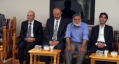 Bakan Şimşek, yeğeninin taziyesine katıldı