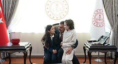Bakan Tekin, Cumhurbaşkanı Erdoğan ile şarkı söyleyen öğrencileri kabul etti