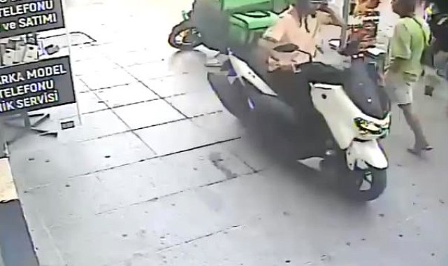 Bakırköy'de motokuryeye yumruklu saldırı kamerada; şikayetçi oldu