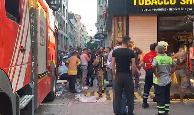 Bakırköy'de otel yangını; ekipler müdahale ediyor - 1