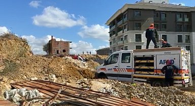 Başakşehir'de inşaat alanında toprak kayması -1