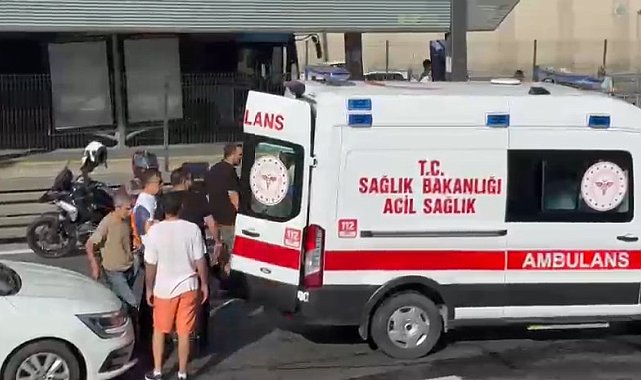 Beylikdüzü'de 3 aracın karıştığı zincirleme kaza: 2 ağır yaralı Ek görüntüyle geniş haber