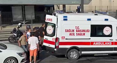 Beylikdüzü'de 3 aracın karıştığı zincirleme kaza: 2 ağır yaralı Ek görüntüyle geniş haber