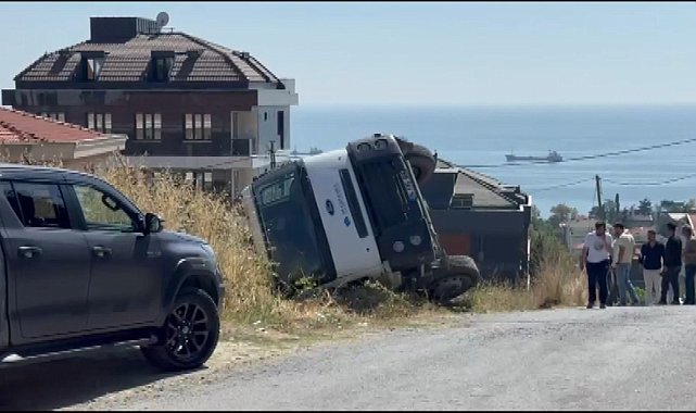 Beylikdüzü'nde beton mikseri şarampole devrildi