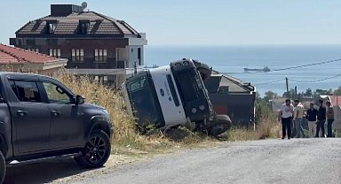 Beylikdüzü'nde beton mikseri şarampole devrildi