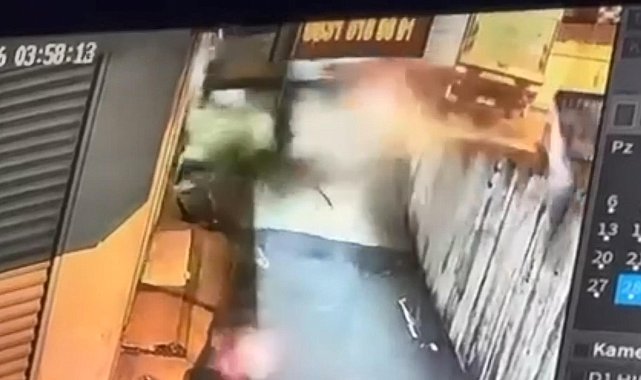 Beylikdüzü'nde otomobilin iş yeri duvarına çarptığı kaza kamerada: 1 ağır yaralı