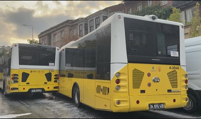 Beyoğlu'nda 2 İETT otobüsü çarpıştı; yola dökülen yağ nedeniyle trafikte aksama yaşandı