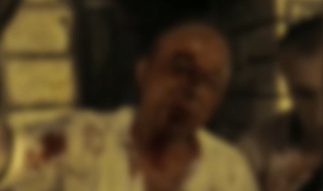Beyoğlu'nda 'yan bakma' kavgasında darbedilip kanlar içinde kaldı: Herşeyim patladı
