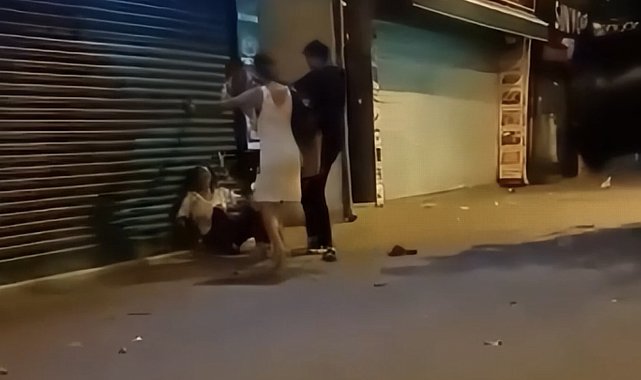 Beyoğlu'nda sokak ortasında erkek arkadaşı tarafından darbedildi; şikayetçi olmadı