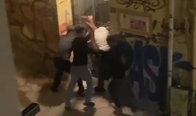 Beyoğlu'nda sokakta darbettikleri kişiyi gasbeden 4 çocuk tutuklandı