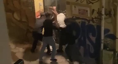 Beyoğlu'nda sokakta darbettikleri kişiyi gasbeden 4 çocuk tutuklandı