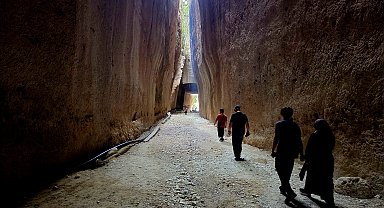 Bin esirin yapımında çalıştırıldığı 'Titus Tüneli'ni 50 bin kişi ziyaret etti