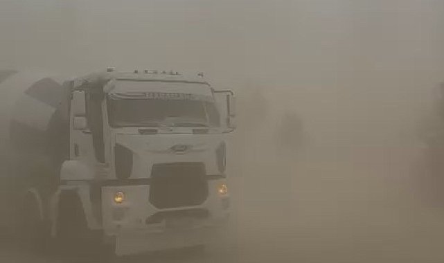 Bingöl'de kuvvetli rüzgar çatıları uçurdu