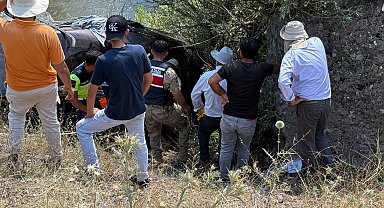 Bingöl'de otomobil dere yatağına devrildi: 1 ölü, 4 yaralı