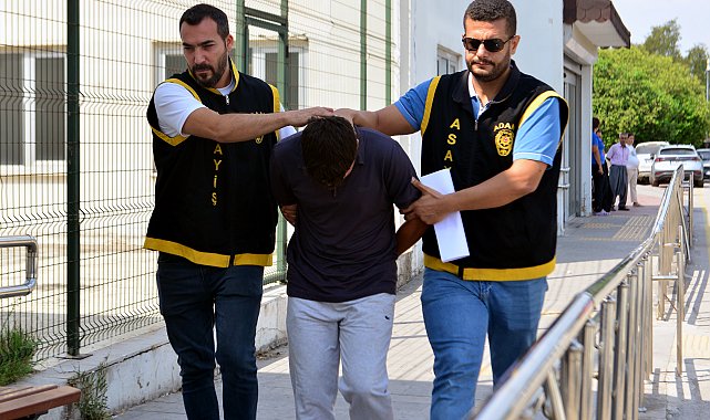 Birlikte içki içtiği çocukluk arkadaşını bıçaklayarak öldürdü