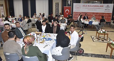 Bitlis'te devlet desteğiyle evlenen çiftler etkinlikte bir araya geldi