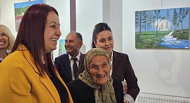 Bob Ross'tan ilham alıp resme başlamıştı; 81 yaşında ikinci sergisini açtı