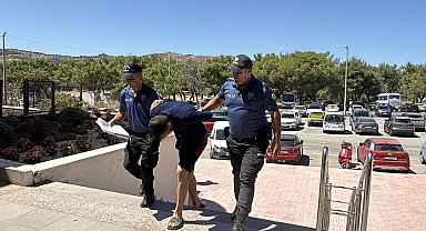 Bodrum'da 3 kadını taciz edip, evlerine girmeye çalışan şüpheli tutuklandı