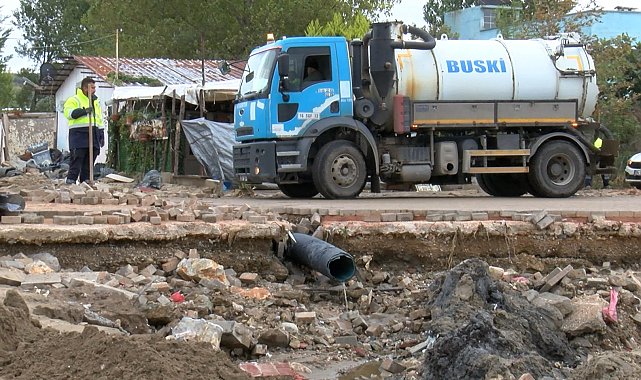 Bursa Mudanya'da sağanakta su basan evlerde temizlik ve hasar tespit çalışmaları sürüyor