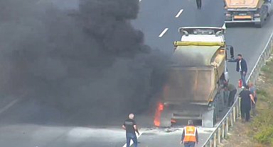 Büyükçekmece'de hafriyat kamyonunun dorsesinde yangın