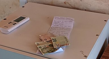 Camide elektrikli motosikleti şarj edip, 45 lira ve not bıraktılar