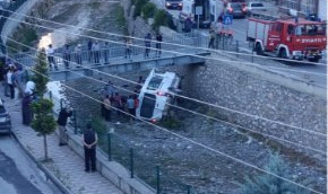 Çorum'da diyaliz hastalarını taşıyan servis aracı çaya uçtu: 5 yaralı