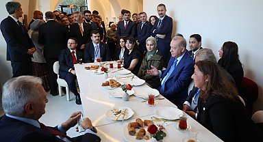 Cumhurbaşkanı Erdoğan, New York'ta kafede vatandaşlarla bir araya geldi