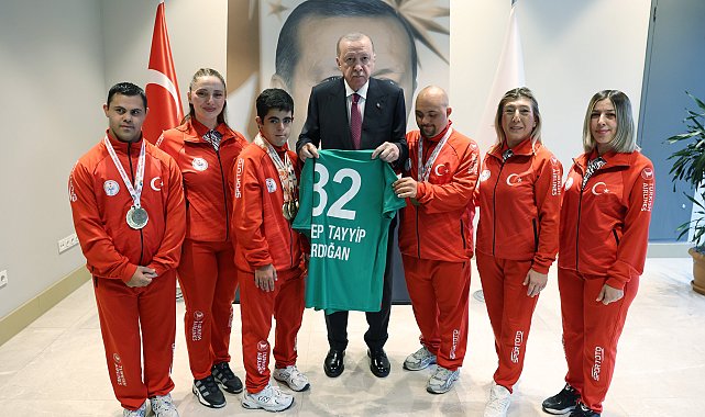 Cumhurbaşkanı Erdoğan, Türkiye Özel Sporcular Spor Federasyonu temsilcilerini kabul etti