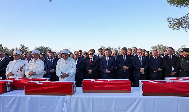 Cumhurbaşkanı Yardımcısı Yılmaz, KKTC'de şehitlikte devlet törenine katıldı