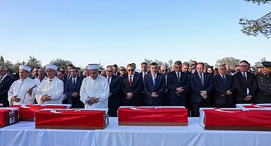 Cumhurbaşkanı Yardımcısı Yılmaz, KKTC'de şehitlikte devlet törenine katıldı