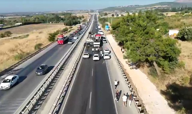 Deposu delinen TIR'dan dökülen mazot zincirleme kazaya yol açtı; 4 yaralı