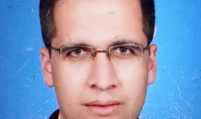 Devrilen traktörün altında kalan öğretmen hayatını kaybetti