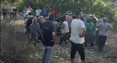 Devrilen traktörün altında kalarak yaşamını yitirdi