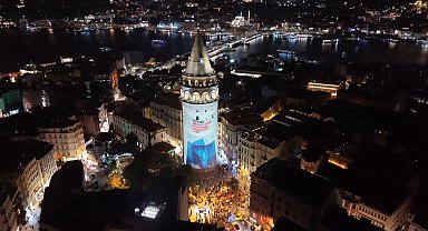 Dezenformasyonla mücadele mesajları Galata Kulesi'ne yansıtıldı