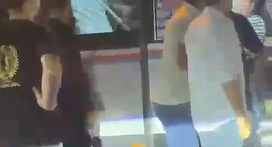 Dolmuşta bir kişinin darbedildiği anlar kamerada