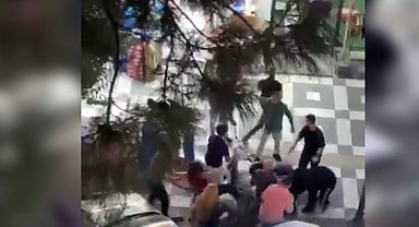 Döner bıçaklı kavga kamerada: 2 yaralı