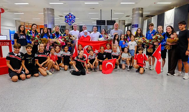 Dünya üçüncüsü cimnastikçiler İzmir'de