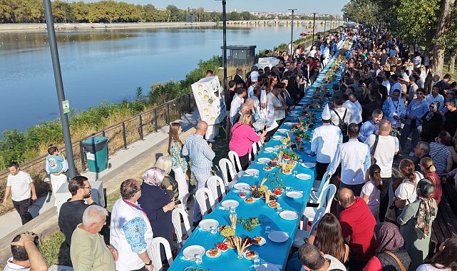 Edirne Gastronomi Festivali'nde 150 metre uzunluğunda peynir sofrası kuruldu