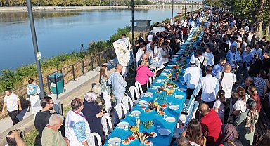 Edirne Gastronomi Festivali'nde 150 metre uzunluğunda peynir sofrası kuruldu