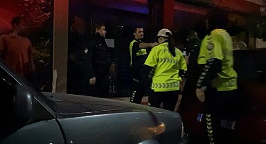 Ehliyetsiz ve alkollü sürücü ile yanındaki arkadaşları, polise zor anlar yaşattı