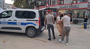Ekip aracına giren yavru kediyi itfaiye kurtardı