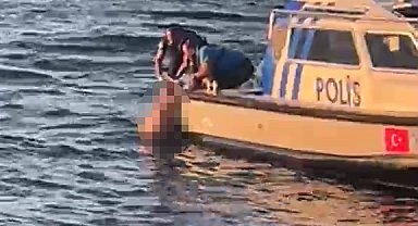 Emekli polis memuru denizde ölü bulundu