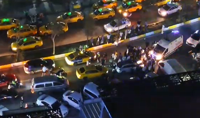 Esenyurt'ta trafikteki 2 sürücünün kavgası kamerada