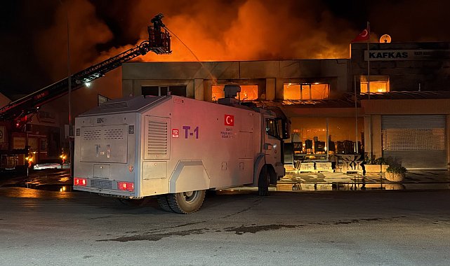 Eskişehir'deki bir işletmede yangın; TOMA da itfaiyeye destek verdi