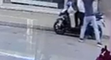 Esnafı bıçakla yaraladı, 'oyun bitti' deyip teslim oldu; saldırı kamerada